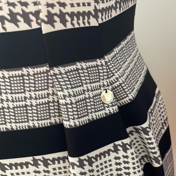 Gorgeous Rinascimento dress with imitation leather - Picture 6 of 12